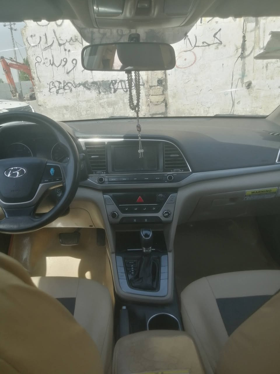 السلام عليكم 
سيارة الانترا موديل 2017 خليجي للبيع  
 كل التفاصيل مرفق بالسونار ...ميسان 
***********......... سنويه جديدة ل٢٠٢٩

