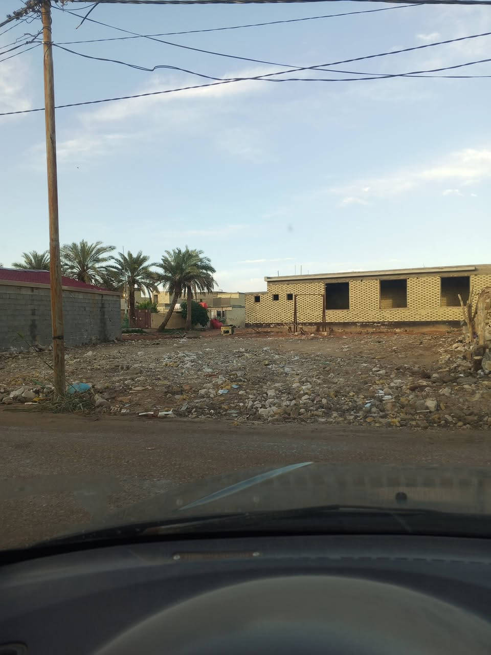 #قطعه_ارض_للبيع مساحه 250 م  سند 25
شارع تبليط ٱناره مقرنص 
تبعد عن شارع 100 م 
كاع رياح الشكري 
***********
