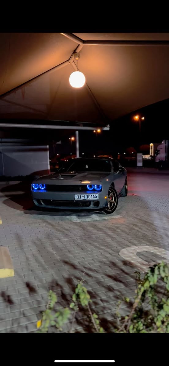 جالنجر ١٨ للبيع
اللون: اسمنتي 
سنه الصنع: 2018
الفئه: sxt
المواصفات: شاشه وسط كشنات لون احمر (نص مواصفات)
الإضافات:ويل روهان اخر اصدار لون شمباني اصل مو صبغ ٦٠٠ دولار 
عدسات متغيره ٩٩ وضعيه LGP ٢٥٠ دولار
جنح srt
شفقه srt
ديفيوزر srt
دواسات srt 
لحيه srt
كفارات مري كاربون فايبر
بنيد ٣ فتحات helcat
دعاميه helcat
(السياره متصرف عليها ربع دينار مكانيكا وشكليا مرتبه من الدعمية للدعامية) 
((((((السياره بيها قطع صبغ ابيع عام سونار موجود )))))) 
                للبيع 
 مكان السيارة بغداد الغزاليه 
***********
السعر 135 وبيها مجال
