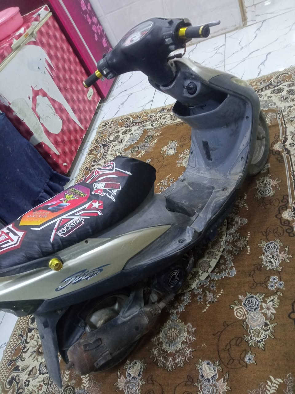 السلام عليكم ماكس الغالي للبيع نظيفه الى شغاله سعر 350 وبيها مجال الالوان حله شارع 80 قرب الساده ابو خطفه ***********
