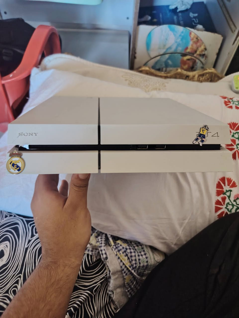 سلام عليكم بلي فور فات ياباني مهكر باندل ابيض ذاكرة 1TB جهاز لوك ستيكر ممفتوح نضيف بي 19 لعبة وتكدر تنزل بعد الالعاب
1-GTA5.                       مختومة كلشي مفتوح بيها
 2-PES2021 محدثة 2026
3-ماين كرافت
4- مورتال كومباكت اخر جزء
5-رسسنت ايفل فلج
6-رسسنت ايفل 7
7-رسسنت ايفل 4
9-تومبرايد1
10-تومبرايدر 2
11-تومبرايدر3
يعني كل الاجزاء الي نزلت على الفور محملها مال تومبرايدر
12- اوي اوت
13-لعبة اطفال زوجية
14-ذلاست اوف اس بارت 2
15-ذة ايفل وذنت
16-بلاك اوبس 3
17-بقية الالعاب موجودة
الجهاز مناقصة اي شي فقط  تربط الجهاز بالكهرباء  وتكعد تلعب المحلقات كيبل كهرباء فيشة اجدي كيبل شحن كارتونة الجهاز الجوستك تجاري درجة اولى  متواجد واتساب ***********
السعر 275 وبي مجال بسيط 
يرحم والديكم لاتكسرون بالسعر
سلام عليكم بلي فور فات ياباني مهكر باندل ابيض ذاكرة 1TB جهاز لوك ستيكر ممفتوح نضيف بي 19 لعبة وتكدر تنزل بعد الالعاب
