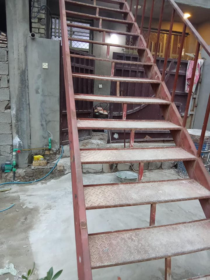 درج حديد ثقيل طوله 5 مترات سعره 200الف العنوان الدوره جمعيه خير الله  ***********6
