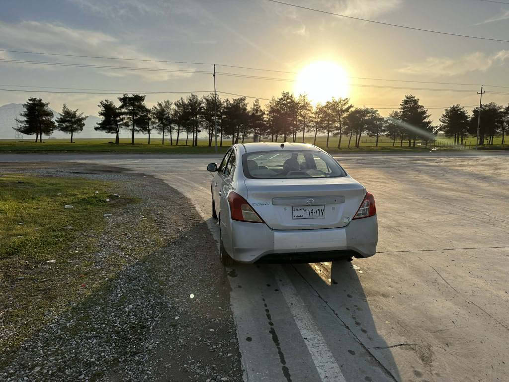 بۆفرۆشتن
مۆدیل 2015
ساغ
بێ بۆیاخ 
بە شە رتی کیشە ی مە دە نی 
دوبە یە 
لۆک لۆک
جوابی مسیج نادە مەوە تیل بیکە 

***********
*********** بشدار, السليمانية
