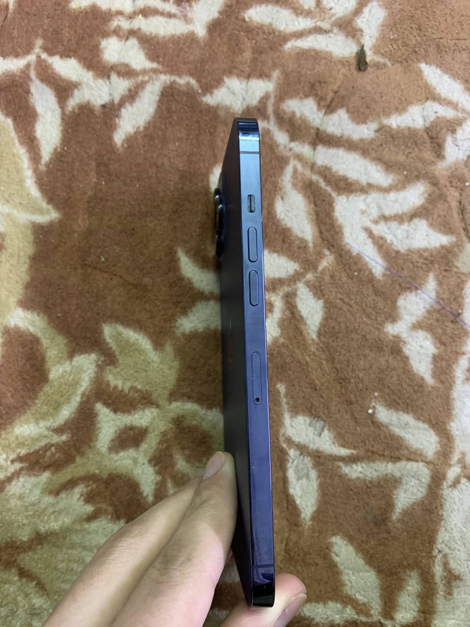 ايفون 12برو ماكس نظيف جدا سعره 550 وبي مجال مكان بغداد الأعظمي
***********
