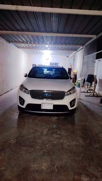 بسم الله الرحمن الرحيم سورنتو للبيع موديل ٢٠١٦ فوول ما عدا بانوراما وف...