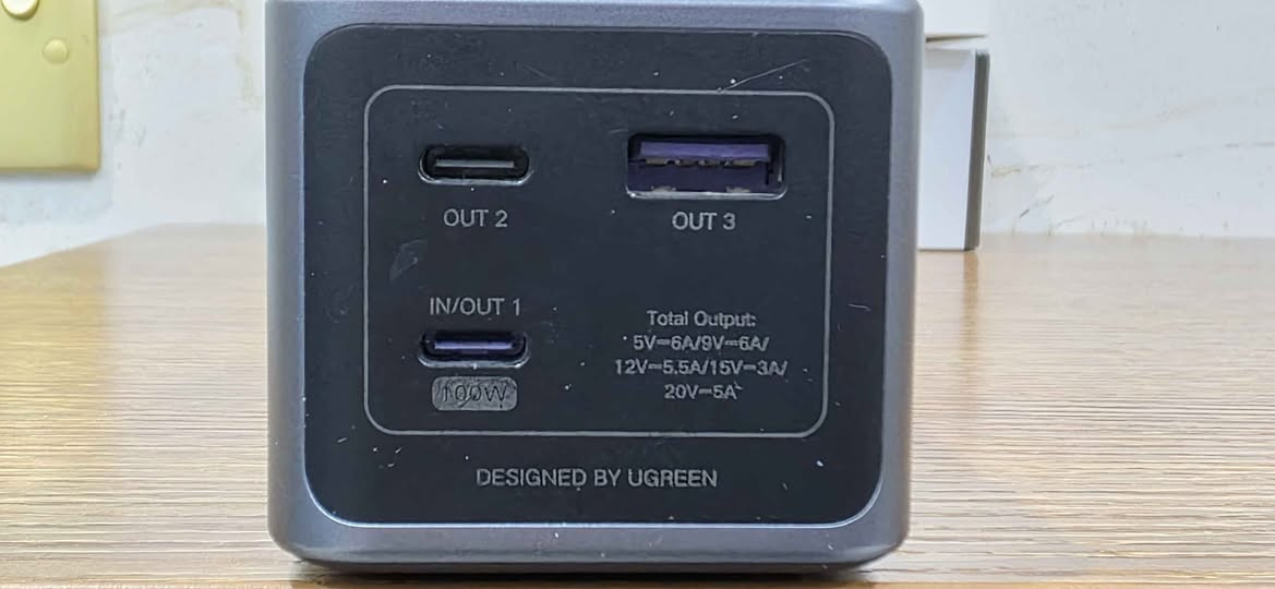 باور بنك نوع Ugreen للبيع .
التقنية: شاحن سريع لاجهزة الهواتف الذكية من ماركة يو-كرين العالية مرخصة من شركة ابل اضافة الى شحن اجهزة التابلت واللابتوب حيث يدعم سرعات شحن متعددة اقصاها 100 واط وبمنافذ متعددة وبسعة كلية 20 الف ملي امبير .
الملحقات: كيبل شحن عدد 2 + كارتونة .

السعر: 60 الف  .
مكاني: النجف الاشرف .
الاتصال: *********** (واتساب) . النجف, العراق
