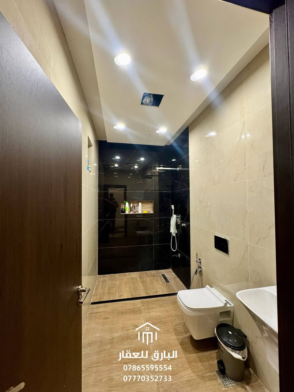 🔱 بيت حديث للبيع 🔱
الموقع📍: الكرادة - قرب ساحة الواثق

⭕ المساحة : 200 م

⭕ الواجهة : 10 م

⭕ سنة البناء : 2025

⭕ سند مستقل بأسم شخص واحد 

⭕ المكونات : ( ثلاث طوابق ) 

🔺الطابق الأول : استقبال - مطبخ - صالة - حمام عدد ٢ - غرفتين نوم 

🔺الطابق الثاني : مطبخ - صالة - أستقبال - حمام عدد ٢ - غرف نوم عدد٢

🔺الطابق الثالث : غرفة نوم - حمام - سطح

⭕ السعر : عند الإتصال او حضورياً 📞

⭕ للإستفسار : ( الواتساب متاح ) 📱

***********
 
⚠️” تحذير : هذا العرض قد يختفي قبل أن تقرر !“

🟢 نستقبل عروض البيع ، الشراء ، الإستبدال ، إدارة الأملاك ، و الإيجارات بأنواعها ( سكني ، تجاري ، خدمي ) 🟢

عنوان المكتب📍: بغداد - الكرادة داخل - قرب مطعم الصبايا - فرع مدرسة لبنان ( موقعنا مثبّت على Waze , Google maps ) 

#البارق_للعقار⁩
6
