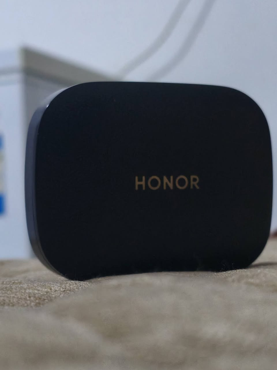 السلام عليكم 
سماعة هونر اصليه 
اسم السماعة HONOR EAR BUDS OPEN 
مميزاتها موجودة بالفيديو 
السعر 85 ألف و بيها مجال علما سعر الجديدة 170 ألف لو مراوس بسماعه هيد سيت هايبر اكس كلاود 
الموقع بعقوبة المفرك 
***********
