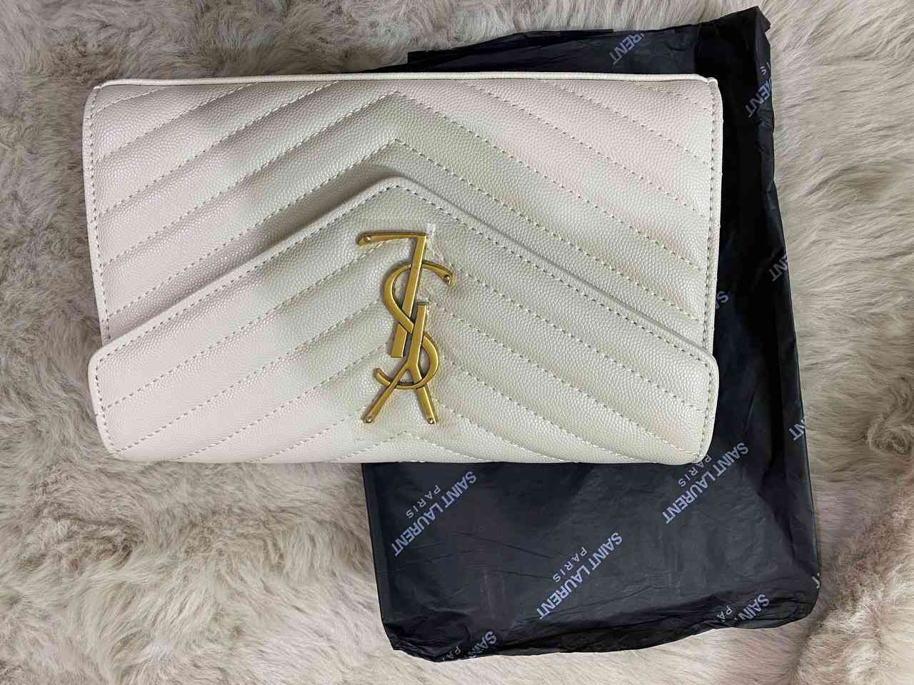 جنطة نسائية ماركة SAINT LAURENT
مفولة مع جميع ملحقاتها وكارتاتها بضاعة DHL

السعر فقططط 15🔥🔥🔥🔥😱


**إذا كنت صاحب هذا الإعلان وتريد حذفه لأي سبب، رجاءا أرسل رسالة إلى الدعم الفني**
