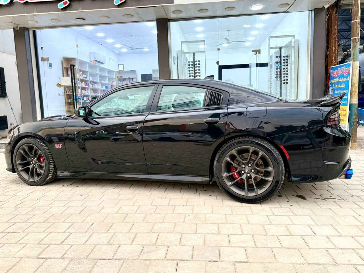 السلام عليكم
جارجر سكات باك موديل 2020 
 السعر187$ 
SRT  6.4L  V8 مكينه 
اللون اسود 
الممشى 45 مايل
السياره بـ اسمي شخصياً رقم جديد وهزه جديده
فول مواصفات عدا الفتحه
دشبول وبطانه البيبان خياط
مقاعد جلد وكنتاره تدفئه وتبريد
اضافات كاربون فاير من الداخل والخارج
برمجه وتفريغ وبگ فاير وصوت الاكزوز رعب
بيها جهاز رفه ستروكر
منظومه زنون وبلاجكتور كلش قويه
تبديل دهن جديد
گير ومكينه واكسل وتبريد كفاله بشرط
الحادث كما موضح بالصور جاملغ ايسر وبنيد فقط شواصي كفاله
وهنا انطخت عندي باب الايمن وداخل الباب وربع القماره تصليح والباب تبدل نفس اللون يعني صبغ قطعتين وقماره 
العنوان/ بغداد الامين ا
الاتصال  او وتساب ***********
