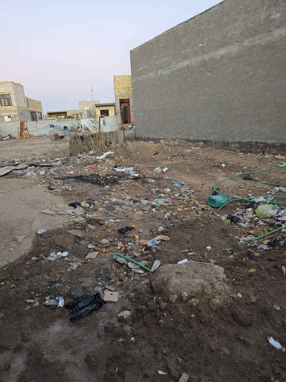 قطعه أرض مساحه 200.م  طابو زراعي سند 25
العنوان ديوانية الإسكان الصناعي بستان محراث 
قرب سيطرة النسيج ماء  كهرباء مجاري  القطعه مسيجه وداخله بالطابو 
السعر  15 مليون الاستفسار أكثر الرقم *********** مكتب البديري للعقار
