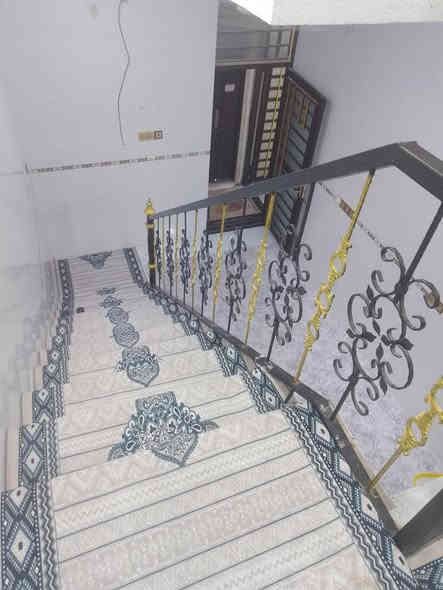 بيت حديث بمساحة 50متر طابقين سند 25 اقرار محكمه مباشر بأسم المشتري يحتوي ع غرفتين نوم مع صاله واستقبال ومطبخ ومجاميع صحيه عدد 2/ يبعد عن طريق الزائرين 20متر / خدمات كامله 
العنوان كربلاء  قرب مدينة الزائرين. مقابل جامعة كربلاء فريحه بسعر 70 للاستفسار ***********
