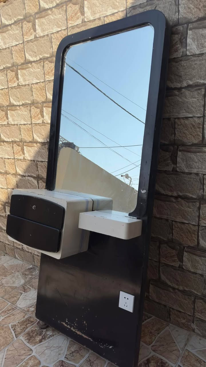 كرسي جديد ب75 ماخذي ب350
سديه جديده ب60
مرايه ب25
كاويه اصليه برازيلي ب25
‏‪***********‬‏
@إشارة
