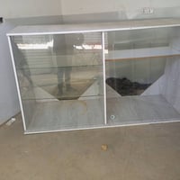 ميز لكلشي يرهم مرتب ونضيف حيل رفوف جام سعر 70 وبي مجال  رقم 0789167761...