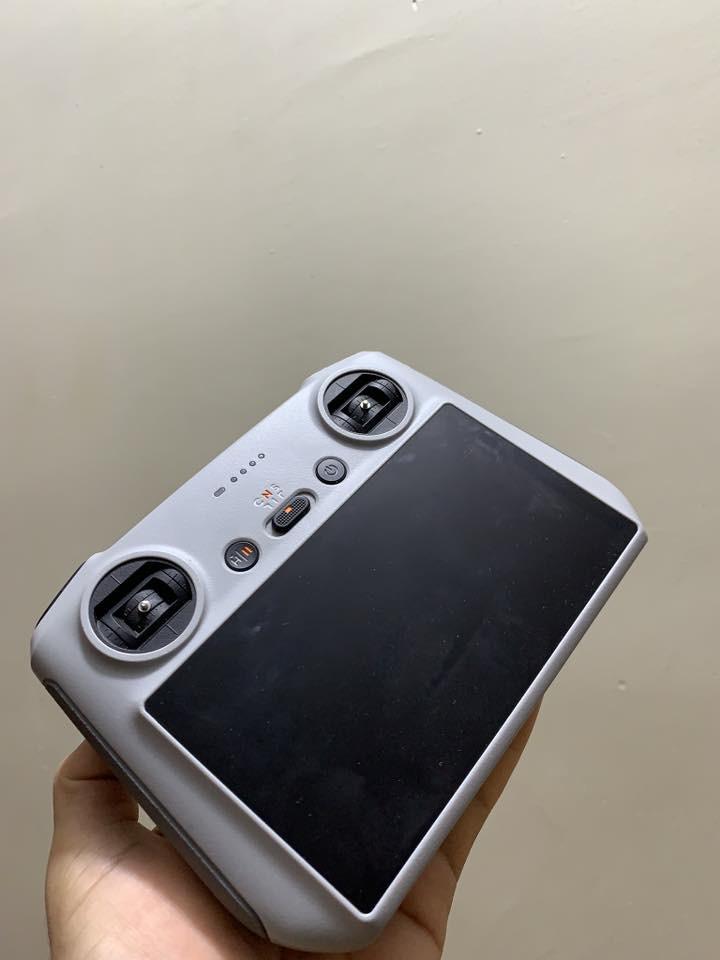 درون للبيع
درون dji mine 3 
استعمال قليل 
فقط مبدل ريش 
بدون كسر او حتى جلخ
كاملة باكيت شركة 
للتواصل واتساب ***********
