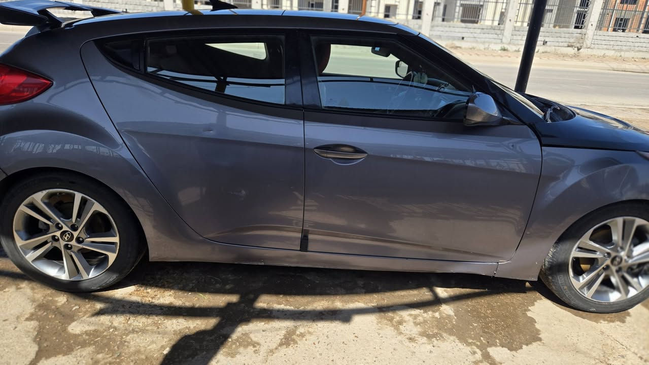 السلام عليكم شباب..
​للبيع 
عندي هيونداي فيلوستر (Hyundai Veloster) موديل 2016، السيارة بحالة ممتازة ومعدلة تعديل لوز.
​المواصفات المختصرة:
​✅ الموديل: 2016.
​✅ الحالة: نظيفة جداً (مال جناي).
​✅ التعديلات: السيارة مجهزة وما قاصرها أي شيء، مظهر رياضي وشبابي بامتياز.
​✅ السعر/التفاصيل: (80 ورقه ").
​ملاحظة: السيارة موجودة في بغداد (أبو غريب / العامرية). اللي عنده عرض حقيقي ومستعجل يتفضل خاص أو يتصل، لأن "المستعجل يربح" وما أحب التأخير بالرد.
​للتواصل: [***********] أو مراسلة الخاص
