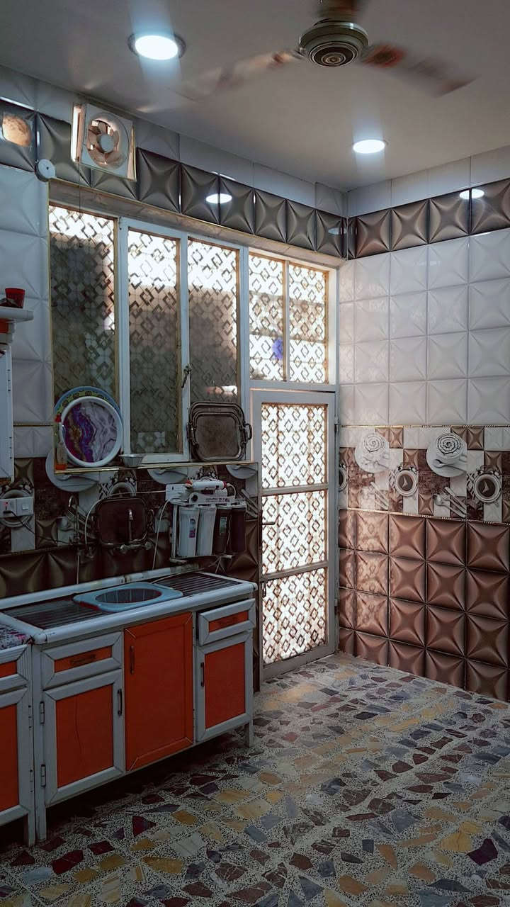 //اللهم صل على محمد وال محمد//   ياالله      
                                        
بيت للبيع مساحة 200م طابو صرف بسمي

*********** 👍

بناء حديث  حي الغدير  قرب مدرسه الفرح الابتدائية الصينيه جديده قريب على اربع سايدات بفرعين توصل لشارع عام مؤدي الى مستشفى اللبناني طابق واحد

يتكون من ساحه وحمام وتوليت خارجي استقبال٥×٦ ومطبخ ٥× ٤ حارد وبارد  صاله  منورين لبيت غرفتين ٥×٥ 

وسطح ايزوكام وستاره كما مبين بل صور                                                                                                                                                                                                                         
 لبيت كامل شراي  يتصل   وسعر. للاستفسار الاتصال على

الرقم ***********
