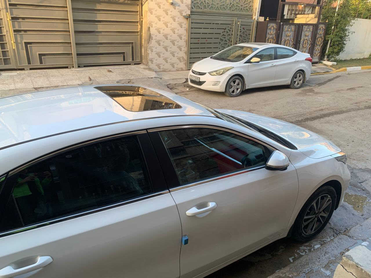 كيا سيراتو 2023 خليجي كفاله عامة بعدها علة وضع الشركة
فول مواصفات 1/1ماعده البصمة 
ماشية 22 الف 
رقم اربيل شرط التحويل 
السعر 198
تواصل خاص او واتساب ***********
