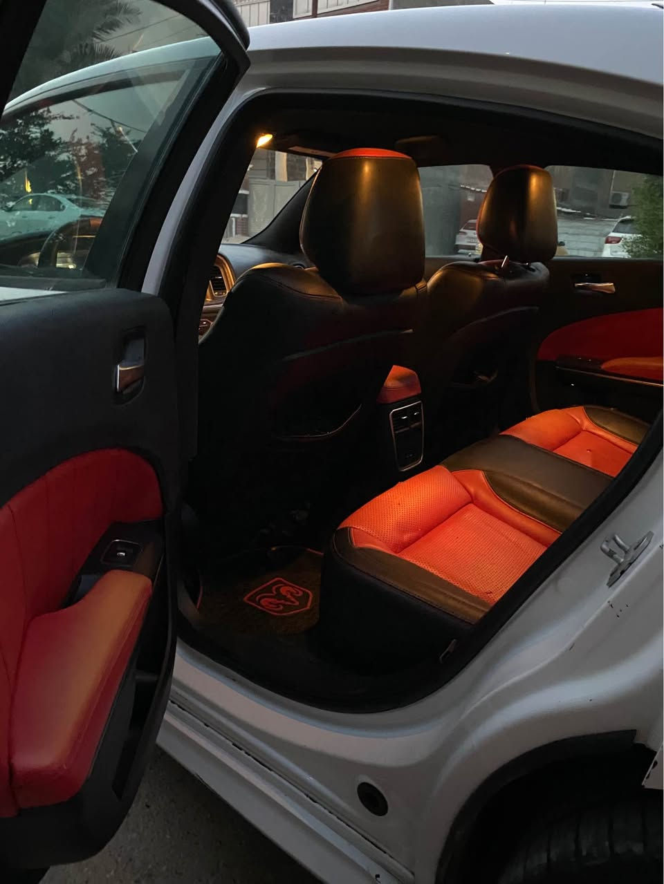 السلام عليكم 
چارجر موديل 16   /  Rt 5700 
رقم اربيل 
نص مواصفات محدثة وايد بدي 
ويل 20 تخم تاير جديد صدر جديد
 باتري جديد تبريد منظومة جديدة 
كشن كهرباء شاشة جبيرة
وبقية المواصفات المعروفه 
بيها كزوز ودبات سود صوتها طرب 
العنوان  بغداد / الدوره 
*********** Colombo, Sri Lanka
