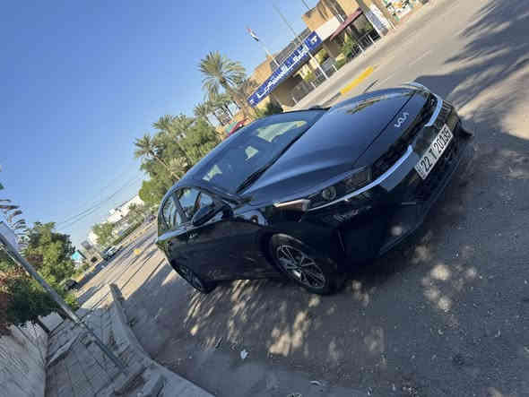 السلام عليكم 
كيا فورتي موديل 23
حادث جاملغ وباب صبغ . شواصي مكفولة بشرط . 
ماشية 8 الاف ميل فقط  ( مشي امريكا ) . 
رقم اربيل جديد ( وكالة او تحويل مضمون ) . 
مواصفات السيارة :- مكينة 2000 دوش ، شاشة ، كاميرا خلفية ، رادارات امامية وخلفي ، توقف ذاتي ، كروس سرعة ، قيادة ذاتية ، ويل كب ، وباقي مواصفات معروفة العادية . . 
السعر / 153$  وبيها مجال بسيط . 
مكان / بغداد . 
للاتصال / *********** .
