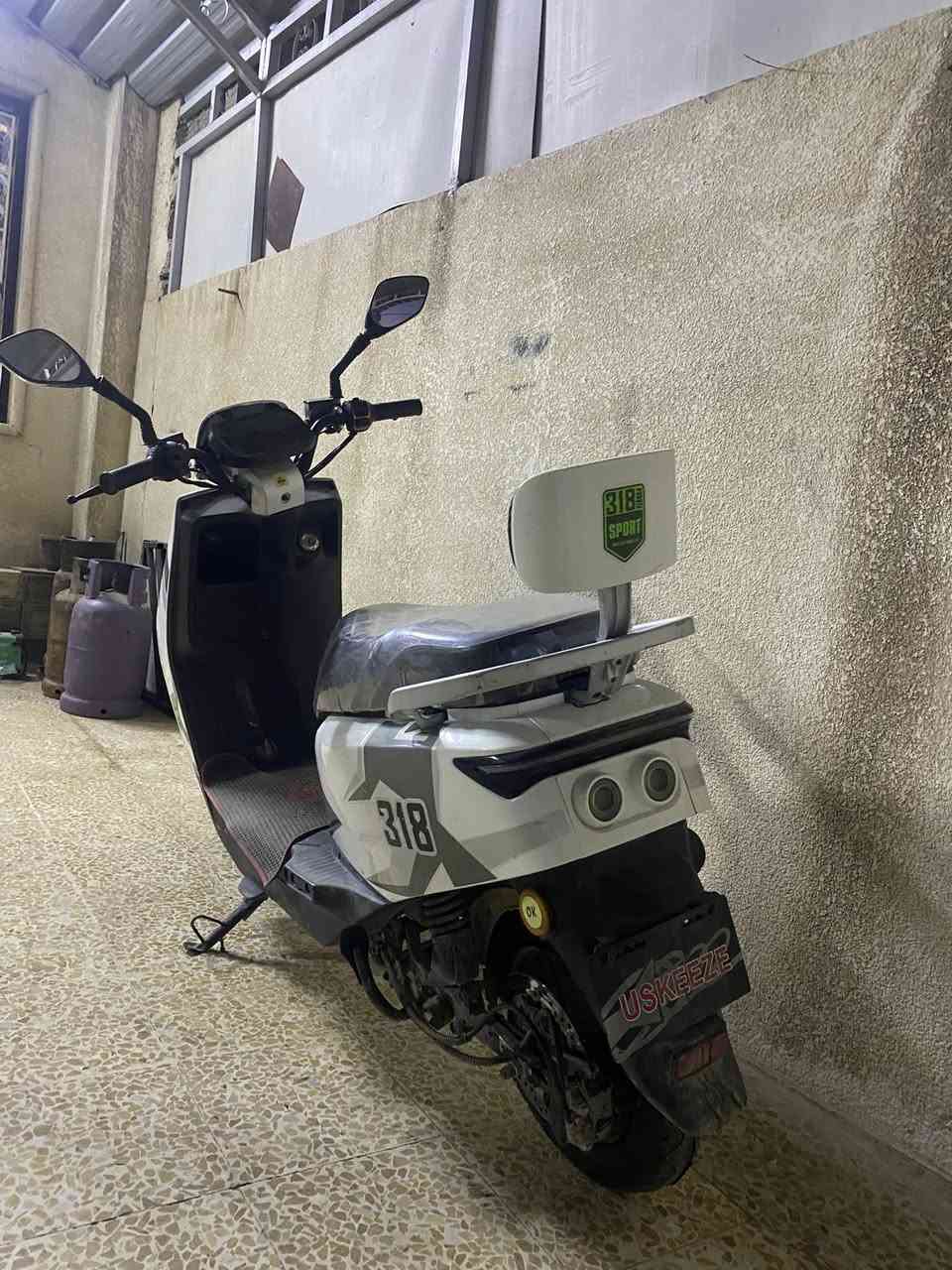 دراجه شحن اللبيع ابجي 318/أربع نمرات 6 بطاريات سرعه 99/فول مواصفات بي بك للخلف ملف 2000/مواصفات معروف/ مبدله تايرات جديده وبطاريات 2 جديدات/ بس عندك بطاريه وحده وكفت تكلف 40 والدراجه ترجع جديده 
اكتب سعرك عجبني ابيعك متواجد خاص وواتساب واتصال
***********
