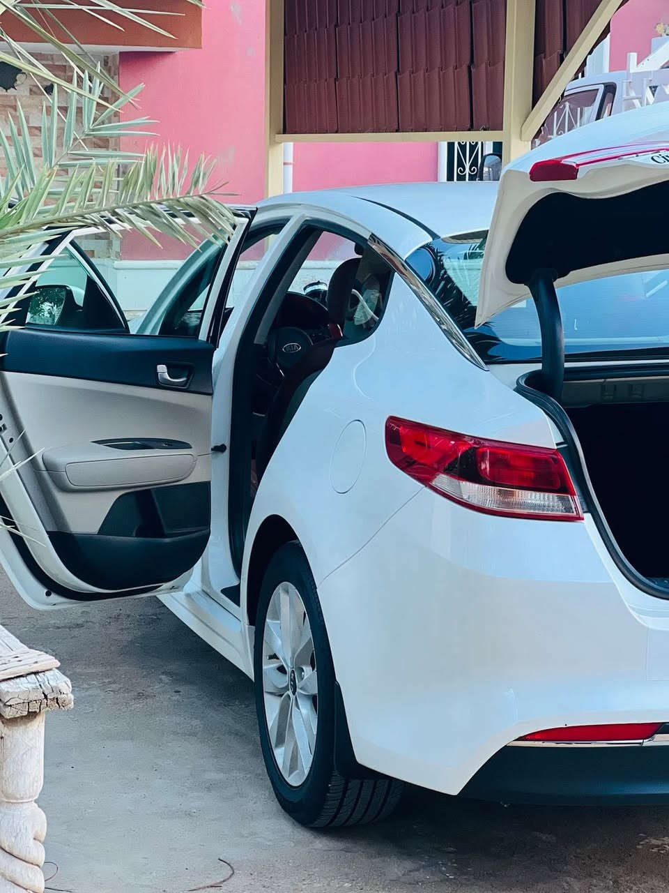 سلام عليكم كيا اوبتما خليجي لون ابيض صدفي موديل 2018 ماشيه  110الف رقم بغداد محرك 2000 السياره نضيفه بيه شبر بل جاملغ الامامي يم السايق وباب السايق شبر اثر شخط تخم تاير جديد 
مري شفط
ثلاث انضمه قياده
سبورت 
ايكو 
عادي
لايت زنون
تثبيت سرعه
اشاير بل مري 
تحويل ثاني يوم
السعر خاص

رقم الهاتف***********
