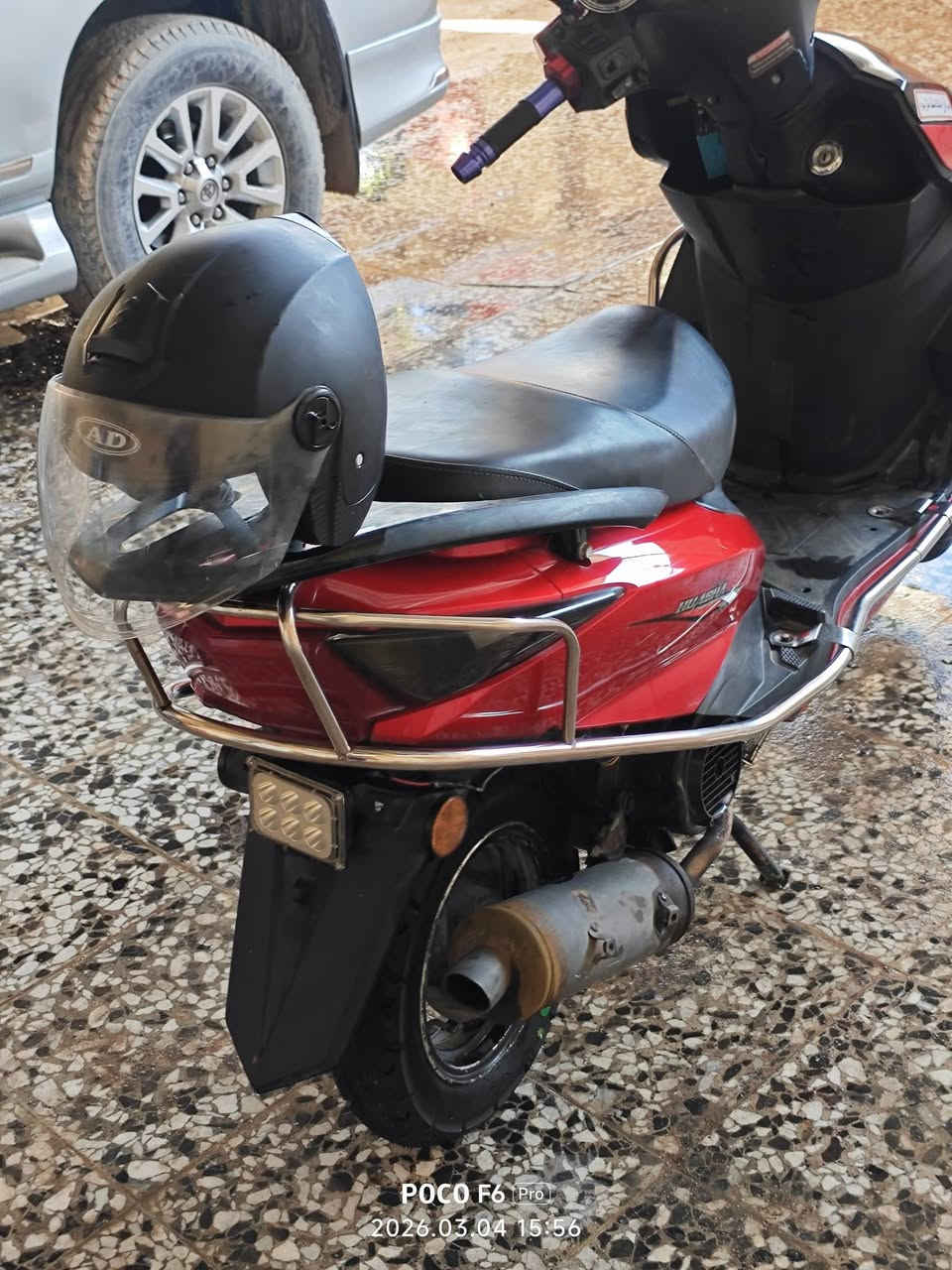 سلام عليكم  دراجه للبيع هوشا دراجه حلوه و نضيفه و يدات رياضيه دراجه بيه بدايه خيط بخار دراجه معيازه شي مرتبه و حلوه و مكلمه و  نكره سلف شغال و كهربايات كله شغالات فقط عليك حط بانزين ودهن كامله مكمله سعر 300 وبيه مجالل للشراي تواصل ***********
