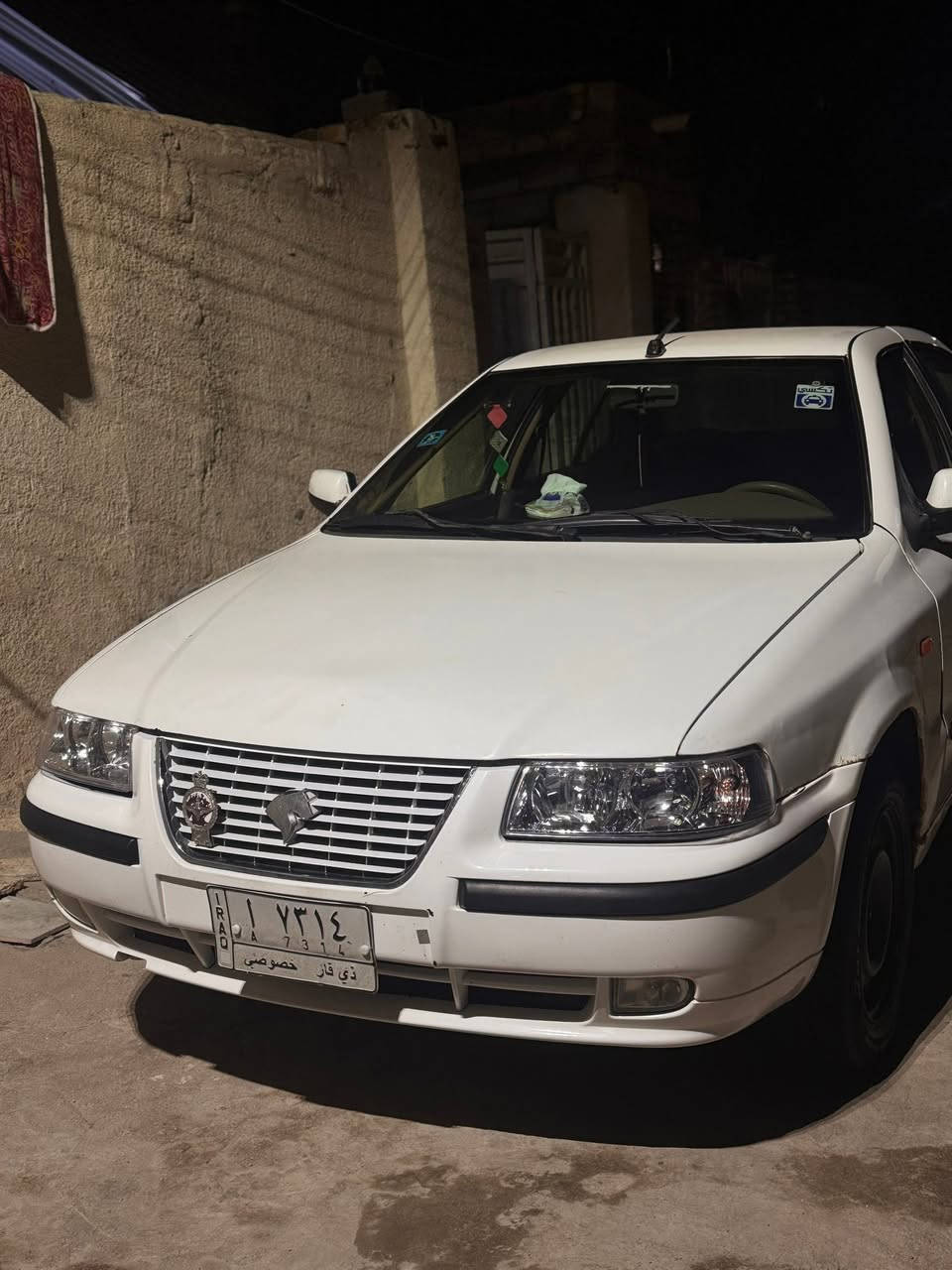 سلام عليكم اخوان
سمند خصوصي موديل ١١
السياره نضيفه كلش مكينه ستوني مجفتها وغراضها كلها اصليه الله شاهد ترايك وين ماتريد 
حداديه نضيفه تمشيك هواي 
تريد ستوني داير غاز وضاغط المنضومه تبريدها ثلج 
تدفئه شغاله كهربائيات كلها شغاله سنتر لوك الاصلي مال سمند عوزه بس جهاز تحويل يصير بالباب مال السايق 
بيها بارد بالباب مال الصدر والباب الخلفي طاخينها بزاويه ومعمرات وبيهن صبغ وبيها بنيد تبديل بدون حادث وبدون ما طاير بس 
السياره مشروع وطني وين متريد حول راعيها موجود بالعماره بعلي الشرقي 
سعرها ٣٥ وبيها مجال حك الجيه وشوفت عينك 
هذا رقمي بي واتساب بس ***********
