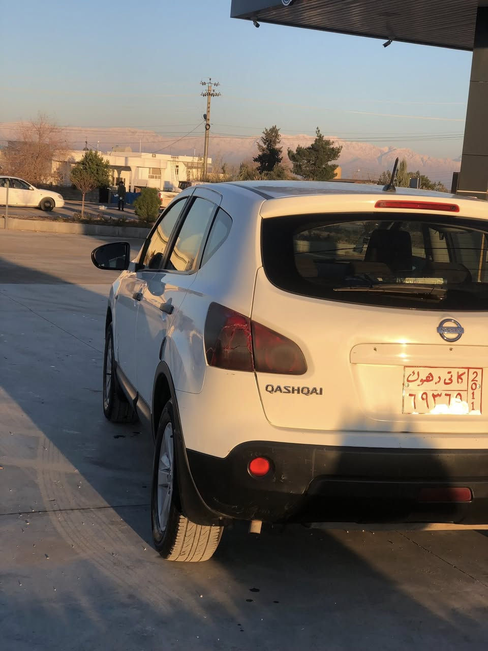 نیسان قاشقا ٢٠٠٩
سەیارەکە ساخە بێ بۆ یاخە
مەنفێس و سەنەویە
سەنەویەکەی عەسڵیە و لەسەر ئەو ڕەقەمەیە
دوو کوشن هیتەر گێڕو مەکینە بەشەرت
گێڕ عادیە بەشەرتی ئەوەی ماڵی کەس نەبێت
سعری 57$ گەڵاو مەعامەلە
ژ.م  ***********
شوێن شارەزور
ڕجا ئەن مشتری نیت سەری منیشو خۆشو مەیەشێنە لەگەڵ ڕێزما
