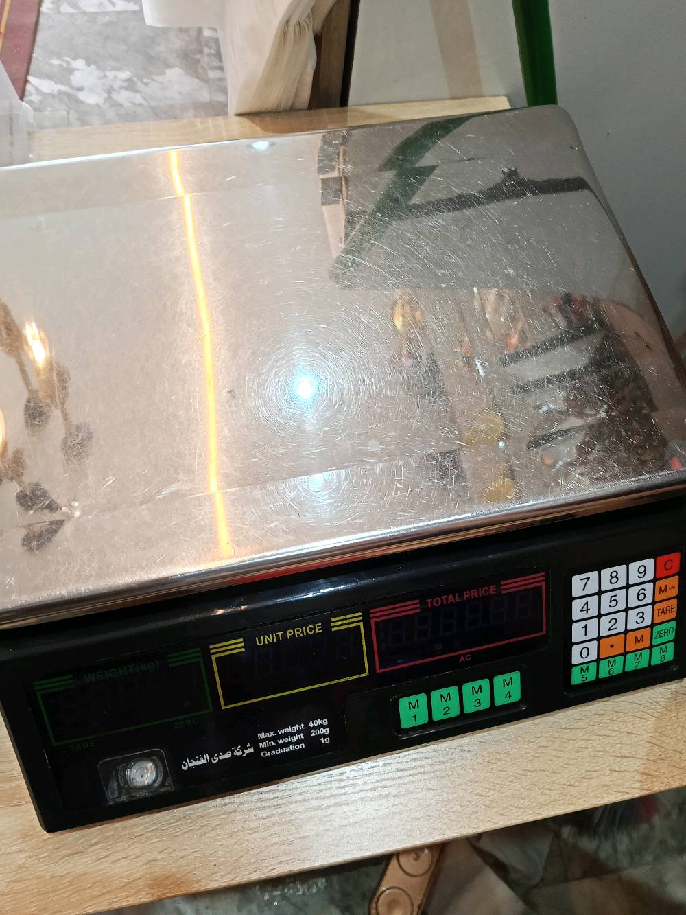 السلام عليكم عندي غراض  ورفوف وميزان  للبيع باسعار مناسبة العنوان بغداد حي الحسين ***********