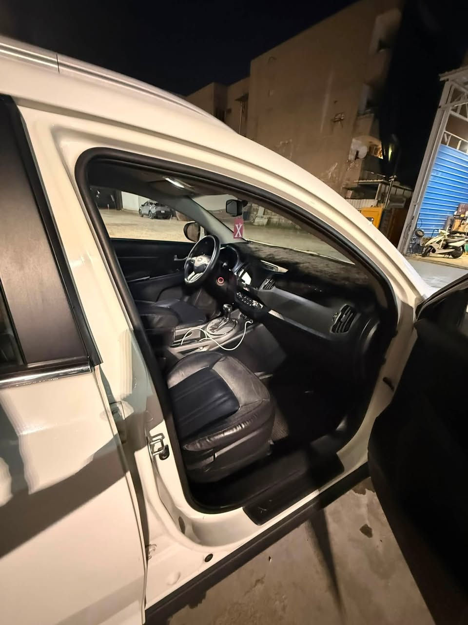 السلام عليكم
سبورتج موديل ١٦ سلفوكي
محرك ٢٤٠٠ 
فور ويل 
سيارة نضيفة ماشية ٧٧الف 
مبدل بية محرك كاملة هوه وتفرعاتة 
سيارة نضيفة وجديدة 
تعال وشوف 
سعر 
١٥٠ ورقة 
وبية مجال 
***********
