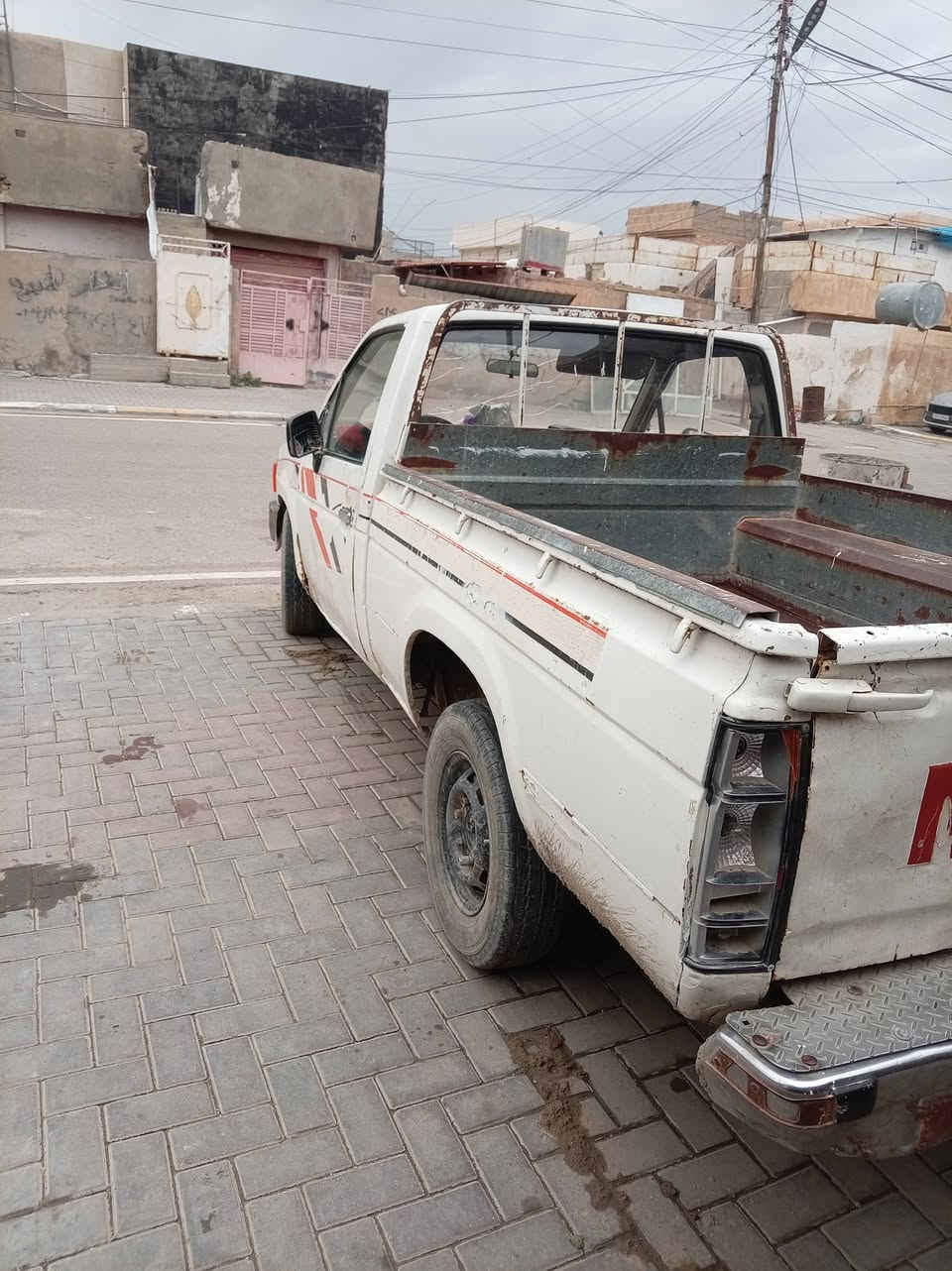 السلام عليكم ددسن نيسان موديل ٩١ 
كير محرك شرط لاتنقيص التبخير سياره شغاله وحلوا 
تايرات انضاف كاردن مال كاردن كله جديد لايتات شغاله جوم تصعد وتنزل سياره فحص ماشي بل معامله كامله مكمله ع أخير بس ع بصمه شرط التحويل مكاني تكريت حي الجمعيه السعر ٢٠ وبيه مجال شراي دك ***********
***********
