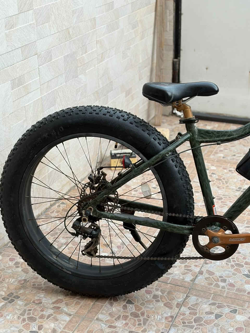 بايسكل جبلي قياس 26  Fat Bike ماركة كاصه مـטּ امريكا ب375$ وما مستخدم متروك تايرات جدد زنجيل جديد بي بداله ما اعرف شكم سرعه ناسي للبيع بب275الف وبي مجال بسيط اذا ما تفتهم بيهم ୪ تعبني رجائا عنواني البصره الجنينه قرب سوق الجنينه متواجد واتس ***********
