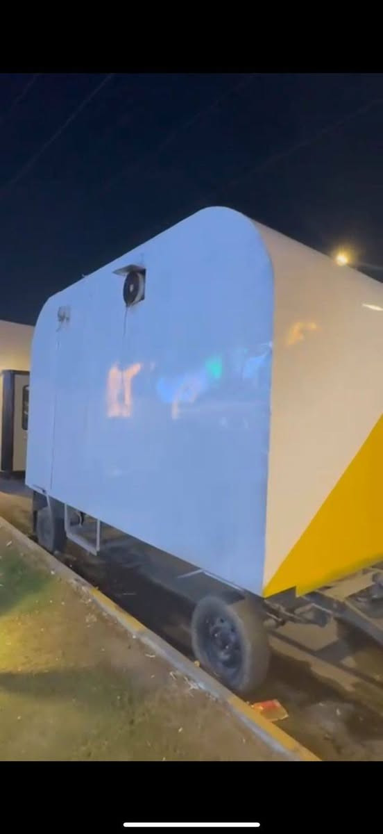 🔴 إعلان بيع عربة متنقلة 🔴
📐 المساحة: 4 × 2 متر
🛻 الحالة: فارغة – جاهزة للتجهيز حسب المشروع
💰 السعر: مليونين ونص فقط
✅ مناسبة لمشروع (أكل، قهوة، عصائر، أو أي نشاط تجاري)
وياها سنك صغير  و كونفيره 
📍 الموقع:  موجوده بغداد باليرموك الى اي مكان تكدر تجيبها
📞 للاستفسار: *********** واتساب او اتصال
الجادين فقط 🌹
