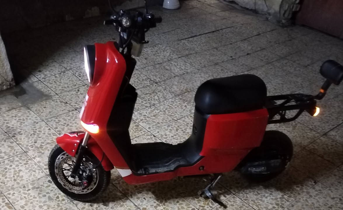 السلام عليكم للبيع دراجه شحن 2025 نوع R900 شركه الريان دراجه نضيفه وكامله من كلشي  سويج 2 بصمه 2 زوج تايرات جدد بطاريات العدد 5 الحجم الكبير 28 امبير مكاني بغداد الدوره ابو دشير الرقم للاستفسار  *********** السعر 400 وبيها مجال للشراي
