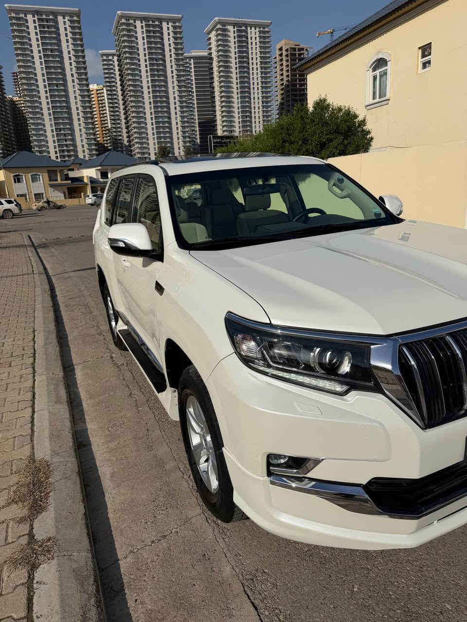 تۆیۆتا پرادۆ ٢٠١٨ TX-L شرکە جیهان نمونە لە جوانی ١١٨٠٠٠کم رۆیشتوە هەموو شتێکی بەشەرت سەقف سلایت ٦پستۆن لایت زینۆن بخاخ 
***********

تويوتا برادو 2018 فئة TX-L،شرکە جیهان 
بحالة ممتازة، ماشية 118,000 كم،
كل شيء بحالة شرط،
سقف سلايد،
محرك 6 سلندر،
إنارة زينون،
نظام بخاخ أربيل, العراق
