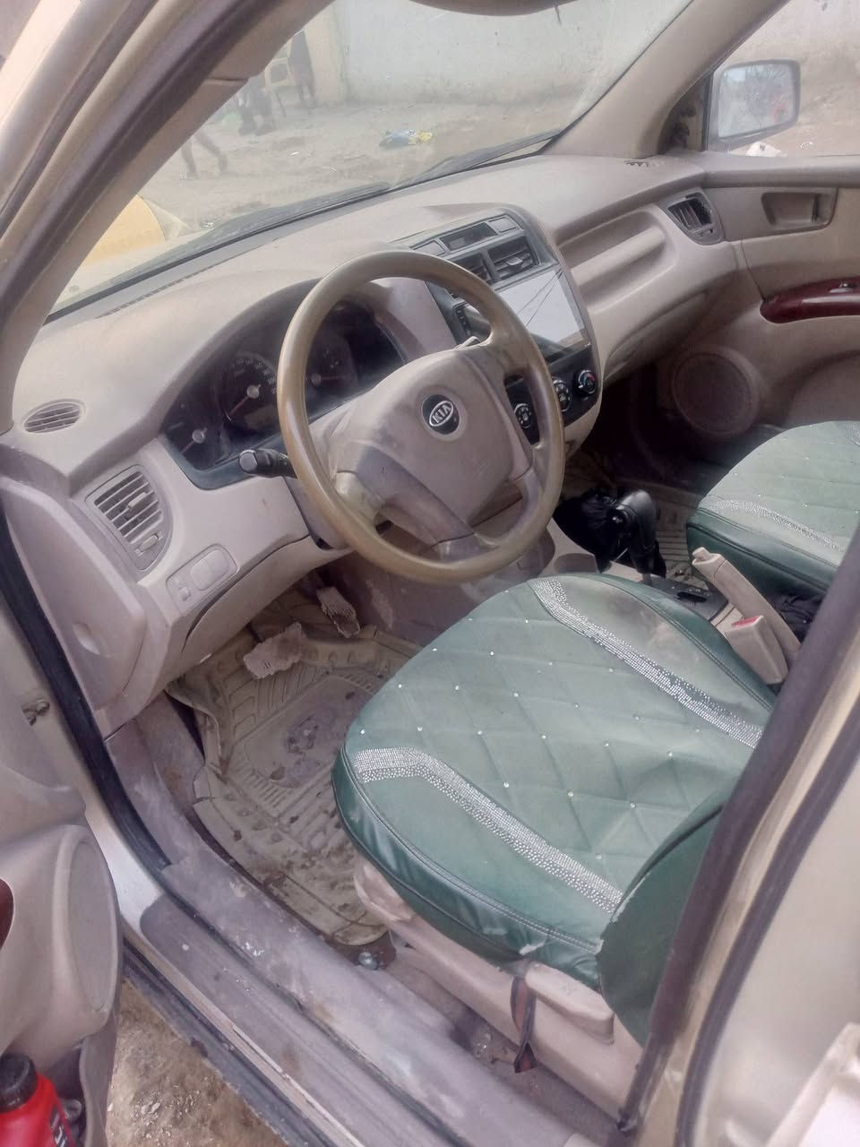 السلام عليكم سبورتج ٢٠٠٩ خليجي مكينه وكير مكفولات بيه ضربه على القمارة اثر سقوط عمارية حديد حدادية جديدة السعر ٩٠ وبيه مجال الرقم ذي قار مشروع وطني  مكان السيارة الديوانيه للتواصل الاتصال على الرقم***********
