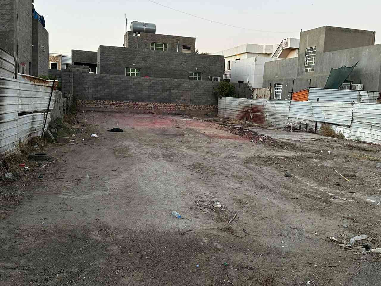 توفر لدينا قطعه ارض للبيع في على شارع 40 قرب دريم 
لوجه ١٤

النزال ٣٥

مساحته ٤٩٠

للمزيد من التفاصيل يمكنكم زياره مكتبنا مكتب العين العقار ع شارع 40 مدخل الصوفيه الثانية 
او الاتصال على الارقام 

***********
***********

***********
