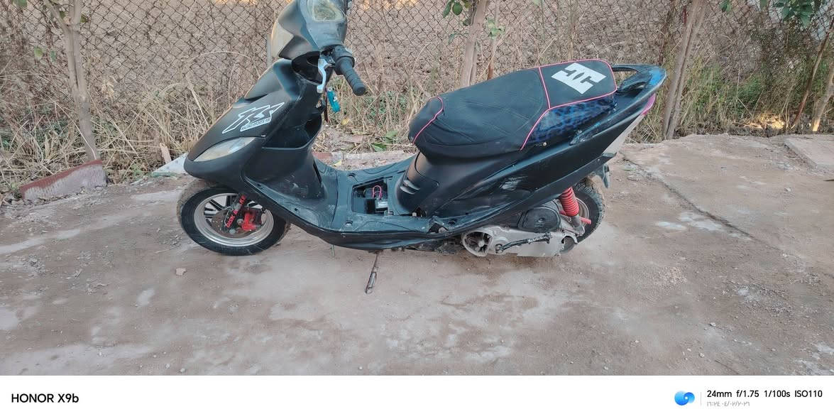 السلام عليكم ماكس عدلة للبيع دراجه نضيفه سلف نص نكره الكهربايات كلهه شغاله لايت عالي ناصي الدرجه شلع ومعدل الدراجه خرسه المكينه ناعمه السعر400 وبيها مجال مكان بغداد جسر ديالى رقمي *********** ملاحضه بس الباتري هابط  وترهم مراوس ايفون 12 فوك حتلو انطي فرق
