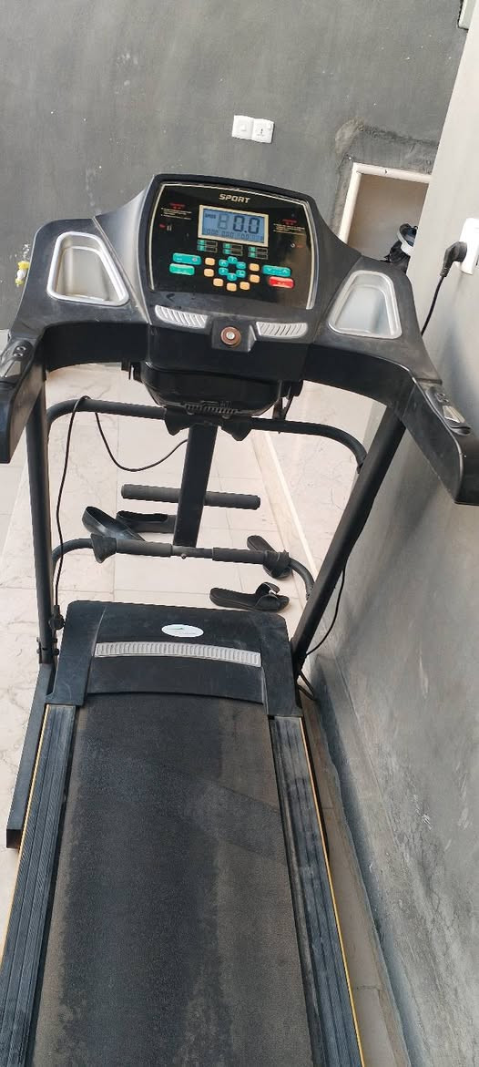 جهاز جري مستعمل نظيف مكلف بنشر
العنوان بغداد المدائن اتصال على رقم ***********
