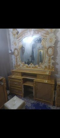 غرفه نوم لبيع مستعمله 6 اشهر نضيفه بس ميز التواليت شويه تعبان الغرفه ن...