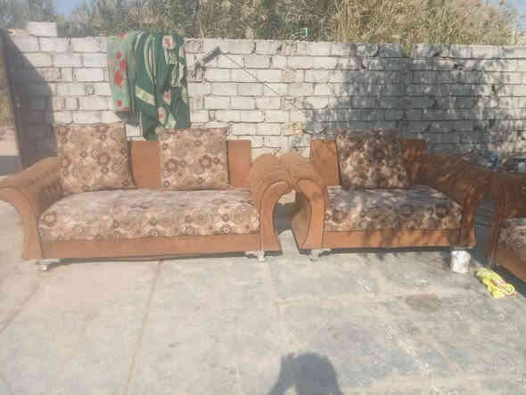 قنفات استعمال قليل للبيع السعر 250 وبيهن مجال عشر مقاعد للاستفسار *********** العنوان ديوانيه سنيه البونايل
