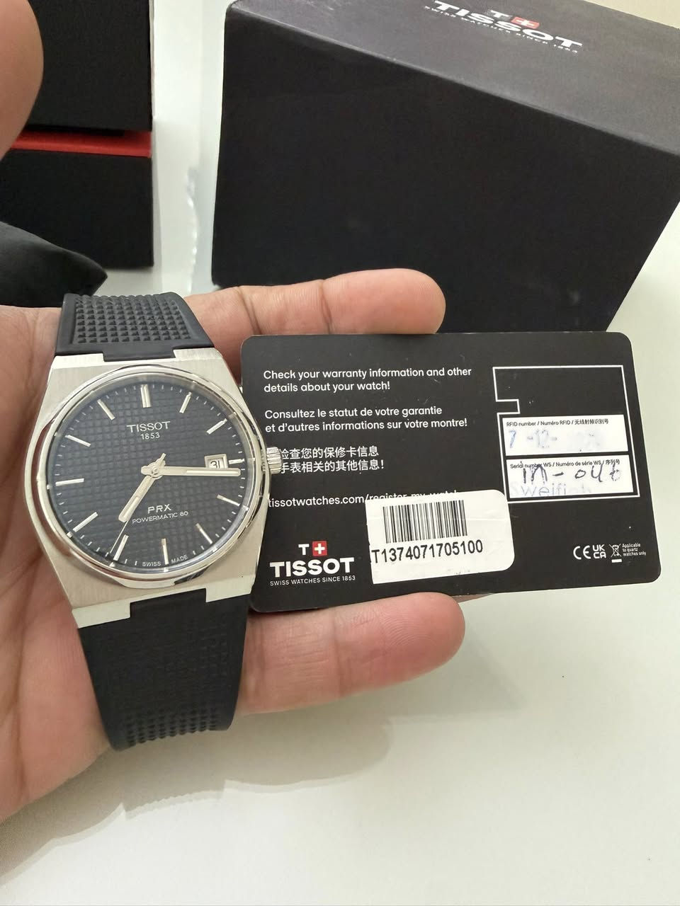 ساعة سويسرية أصلية 100% Tissot PRX Powermatic 80 أوتوماتيك احتياطي طاقة 80 ساعة مينا أسود بنقشة Waffle الشهيرة زجاج سافاير أمامي وخلفي سوار مطاطي أصلي من تيسو بحالة شبه جديدة مع كفالة الوكيل حتى نهاية عام 2026 تصميم رياضي أنيق ومريح جداً  السعر المطلوب 300 دينار للتواصل على الخاص أو على الرقم 0785261118


**إذا كنت صاحب هذا الإعلان وتريد حذفه لأي سبب، رجاءا أرسل رسالة إلى الدعم الفني**