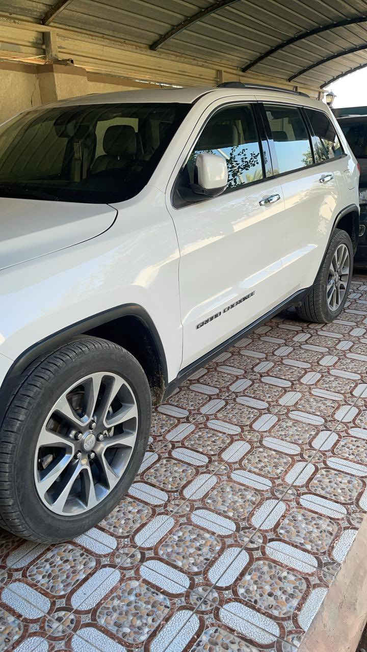 السلام عليكم
جيب 2018 خليجي بلاص
مكفوله فقط ( بارد قليل بالجاملغ الايمن ) 
ماشيه 130 الف كيلو فقط
رقم بغداد 
تحويل مباشر
السعر 285 ورقه ( وبيها مجال قليل ) 
مكان / الضلوعية - صلاح الدين
الرقم / ***********
