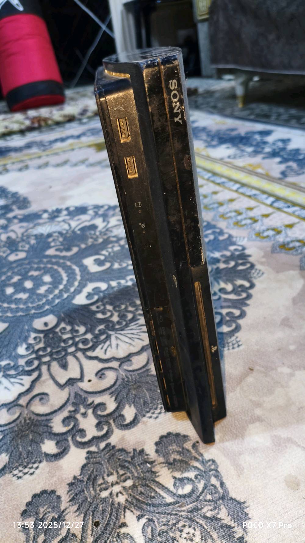 سلام عليكم بلي 3 بي 5لعبات وكلهن مهكرات جيتي اي 3 و بيس 2018ومصارعه وبعد بي العاب ناسهين وكلهن مهكرات وتجي ويال البلي يده موشمه ولاا مره لعبت بيها يعني من الكارتونه للكامره  البلي بي شغله وماعرفت شنيه اول ماشغل البلي بل شاشه تتطلع الشاه زركه يمكن الكرات ضارب لو يرادله تنضيف ماعرف مكاني كربلاء المقدسة الحر الصغير 
