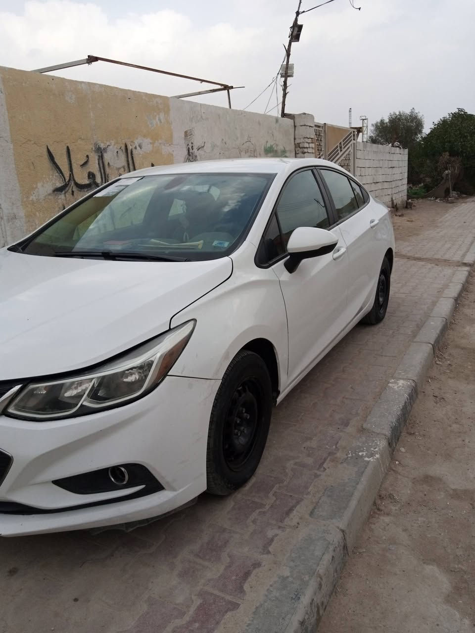 السلام عليكم سياره شيفر ليه كروز موديل 18 حره وارد امريكي ابسمي سنويه 31 رقم بغداد  الدواخل جلد ضربه جاملغ لايمن ولبنيد ضربه خفيفه بس البنيد مبدل سياره جديده السياره في ميسان ستفسار رقم***********
