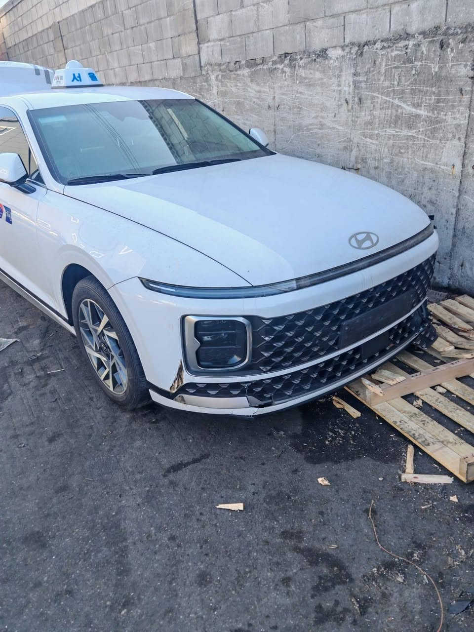 من رخصة الادمن تم التحميل من أرض كوريا كراندر ازيرا ٦ سلندر غاز بدون ارباك اساسي فقط بردة موديل ٢٥ ٢٦ ب للاتصال ***********
