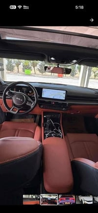 كيا كي فايف 2024  (vip مواصفات خاصه) السياره كلها بيانو بلاك  بيع  داخ...