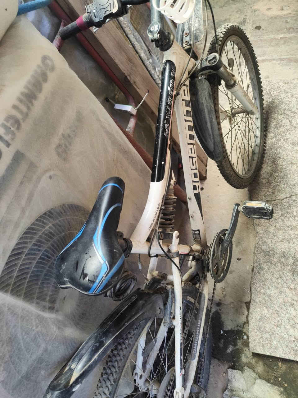 للبيع بايسكل رياضي سباق السعر 125 وبي مجال مكان كربلاء حي لنقيب الرقم ***********
