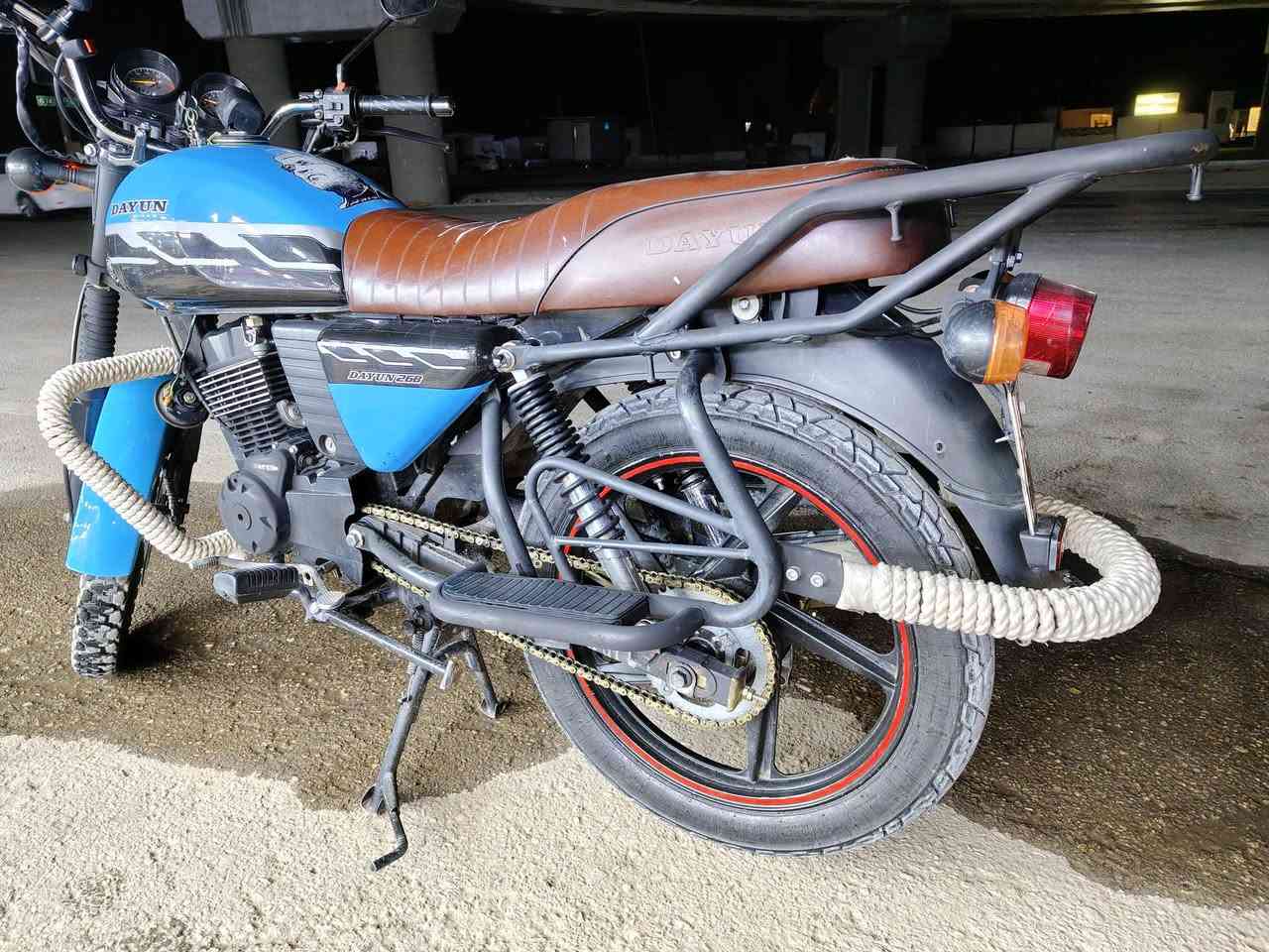 السلام عليكم 
دايوان نفخ جبلي 23 نظيفه 
كفاله عامه 
مكينه: 200cc
رقم سنويه 
مداور شوكت ما تريد 
السعر 2.5 و بيها مجال حگ الجيه 

للتواصل:***********
